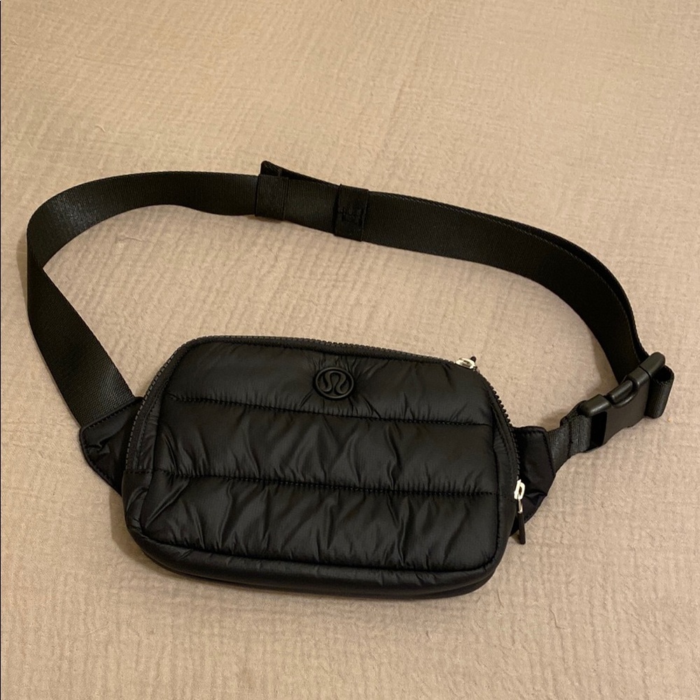 lululemon athletica Black Quilted Padded Belt Bag/ Funny bag. Like new .